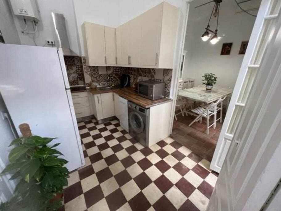 Casa Palacio Siglo Xviii En Centro Histórico De Sevilla. Сasa de vacaciones *