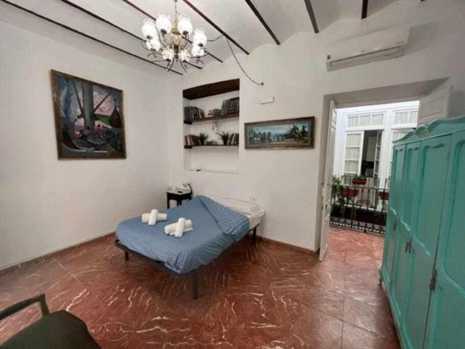 Casa Palacio Siglo Xviii En Centro Histórico De Sevilla. *