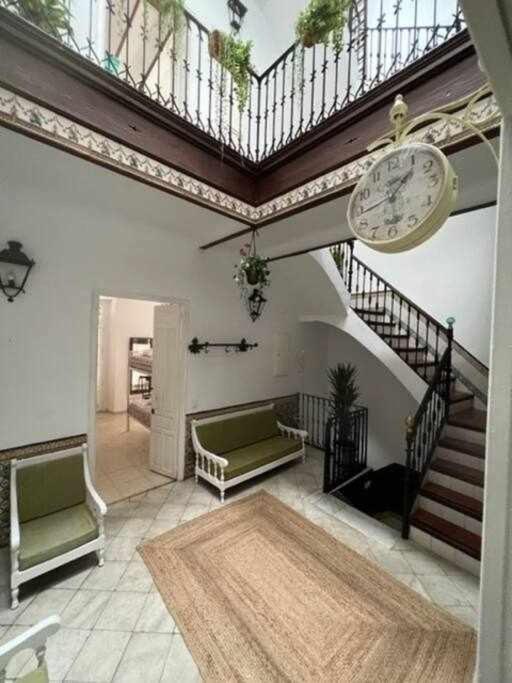 Casa Palacio Siglo Xviii En Centro Histórico De Sevilla. *